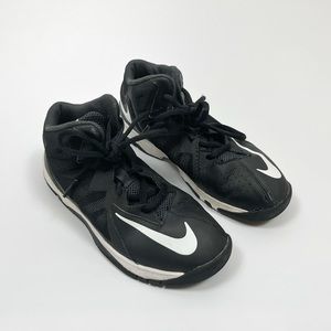 Nike AirMax Stutter Step 2 Black White Basketball Boy’s Size 1 Youth
